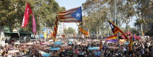Le 28 octobre 2017, des milliers de catalans défilaient à Barcelone en soutient à la déclaration d'indépendance de la Catalogne. CREDITS / AFP